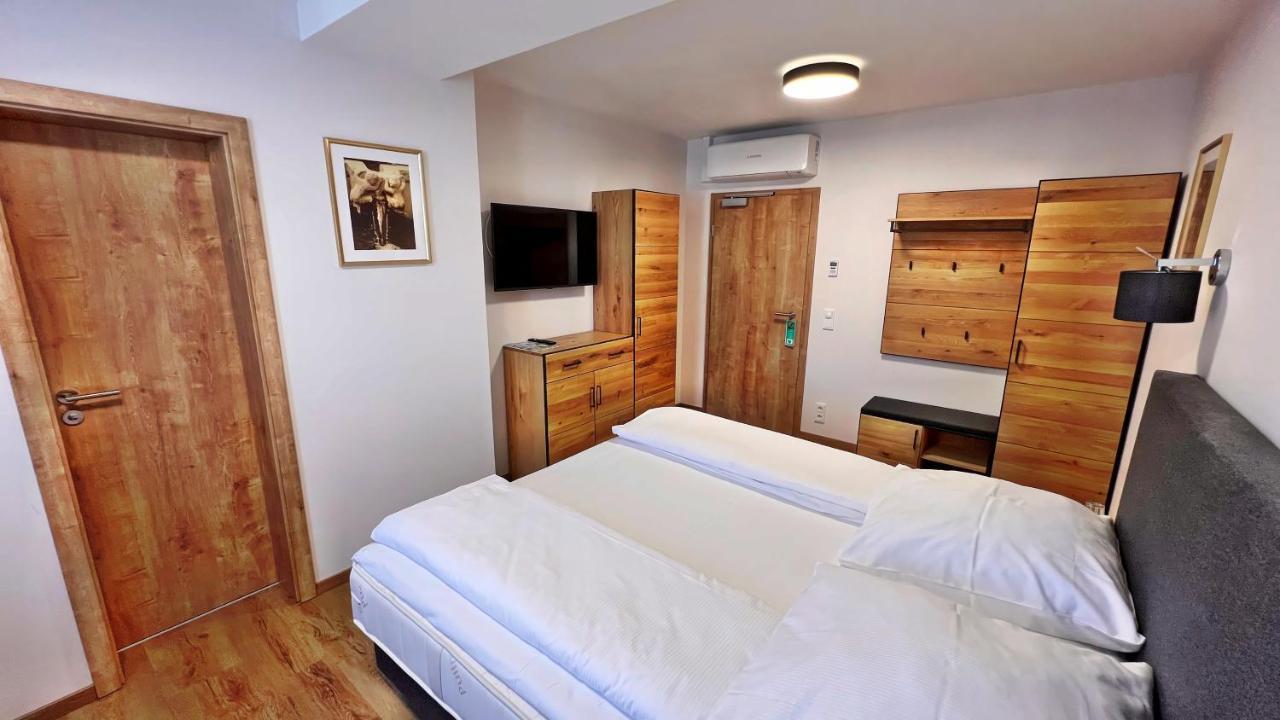 Hotel Zu Den Drei Kronen Seligenstadt Esterno foto
