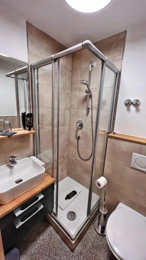 Hotel Zu Den Drei Kronen Seligenstadt Esterno foto