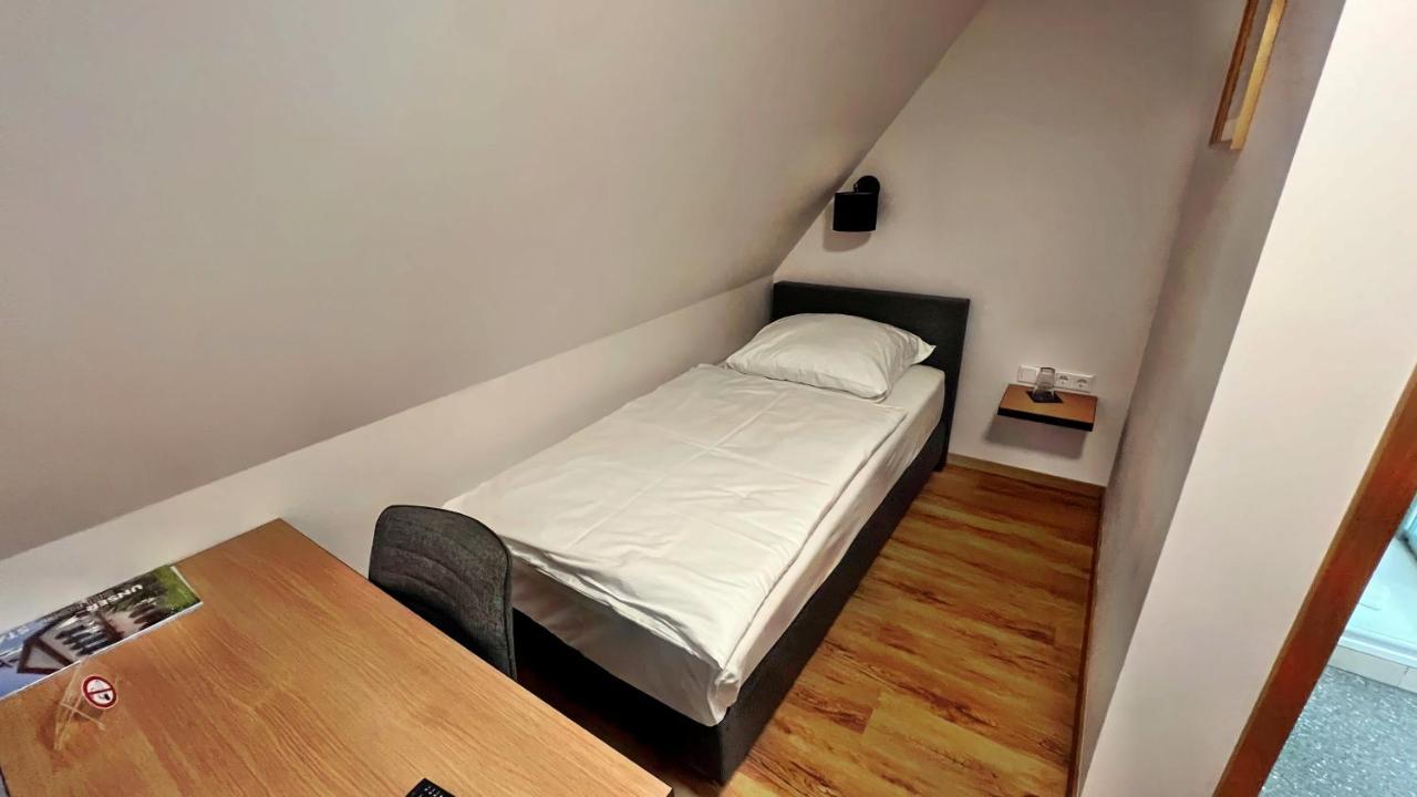 Hotel Zu Den Drei Kronen Seligenstadt Esterno foto