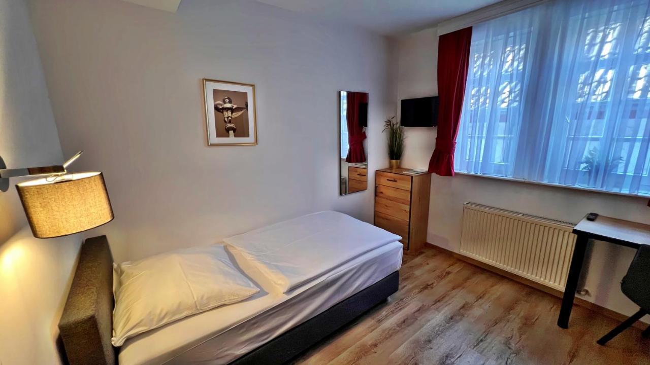 Hotel Zu Den Drei Kronen Seligenstadt Esterno foto