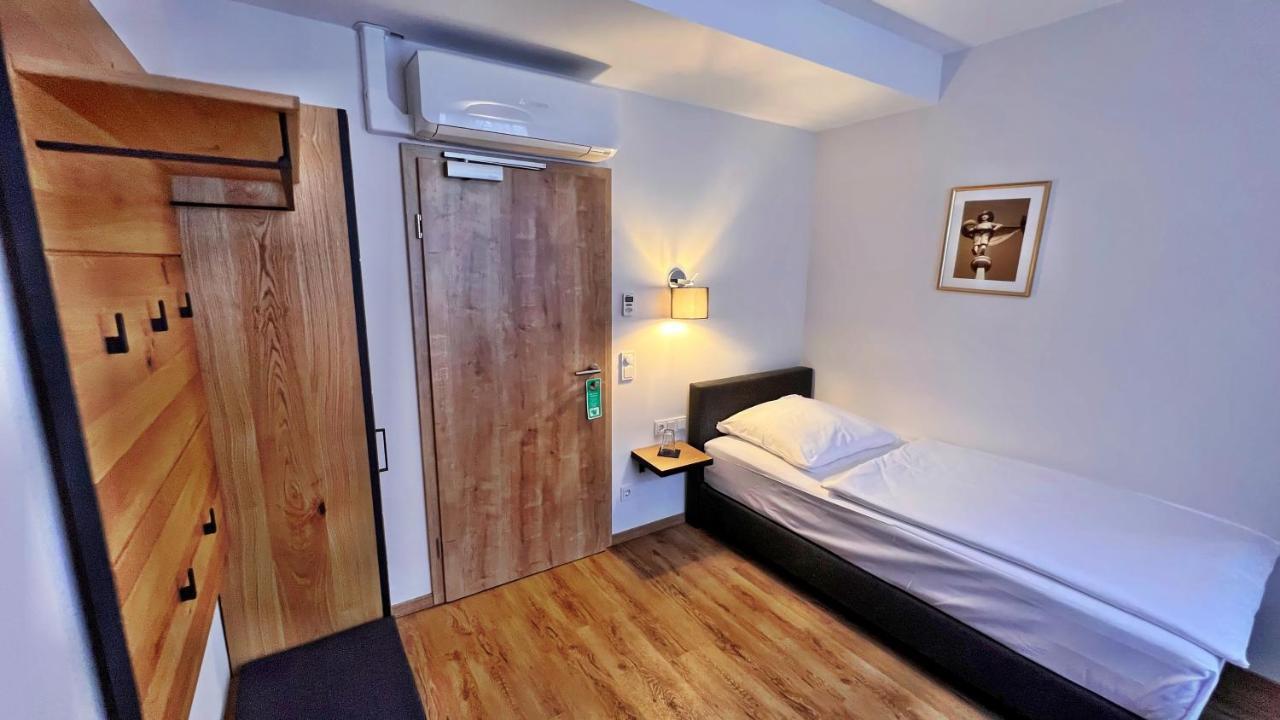 Hotel Zu Den Drei Kronen Seligenstadt Esterno foto
