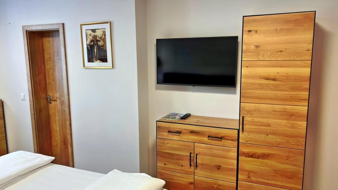Hotel Zu Den Drei Kronen Seligenstadt Esterno foto