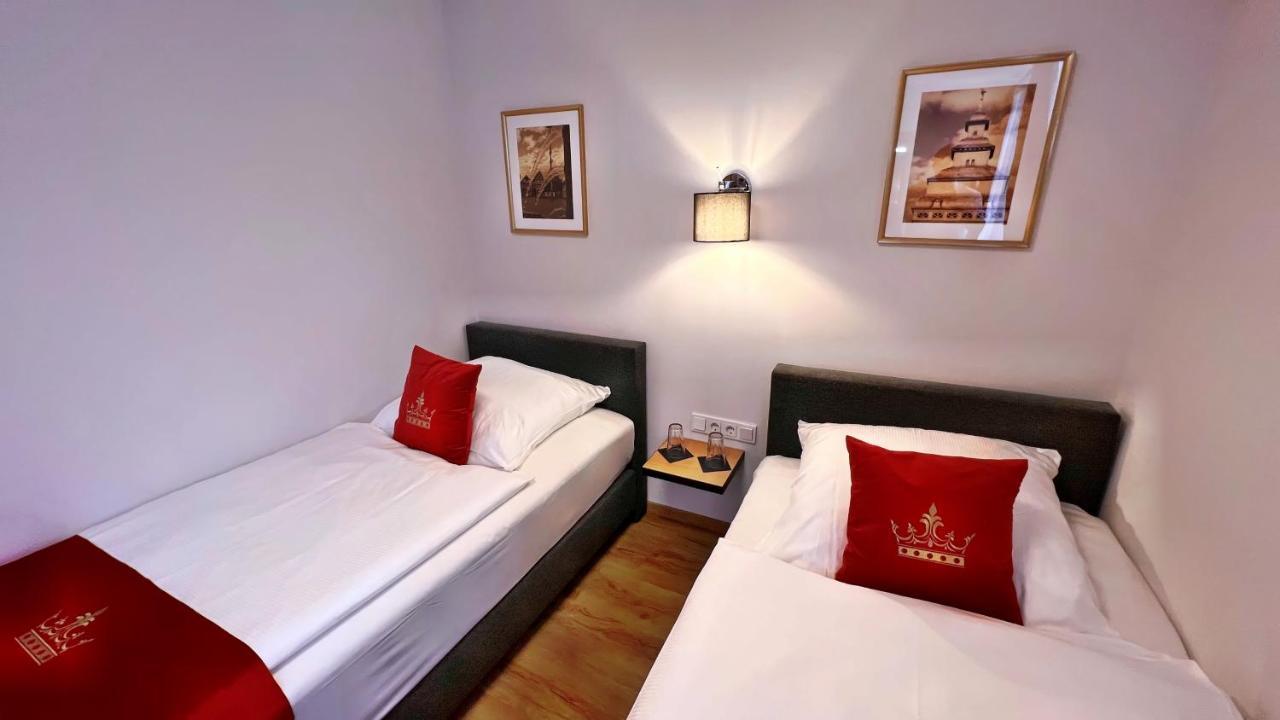 Hotel Zu Den Drei Kronen Seligenstadt Esterno foto