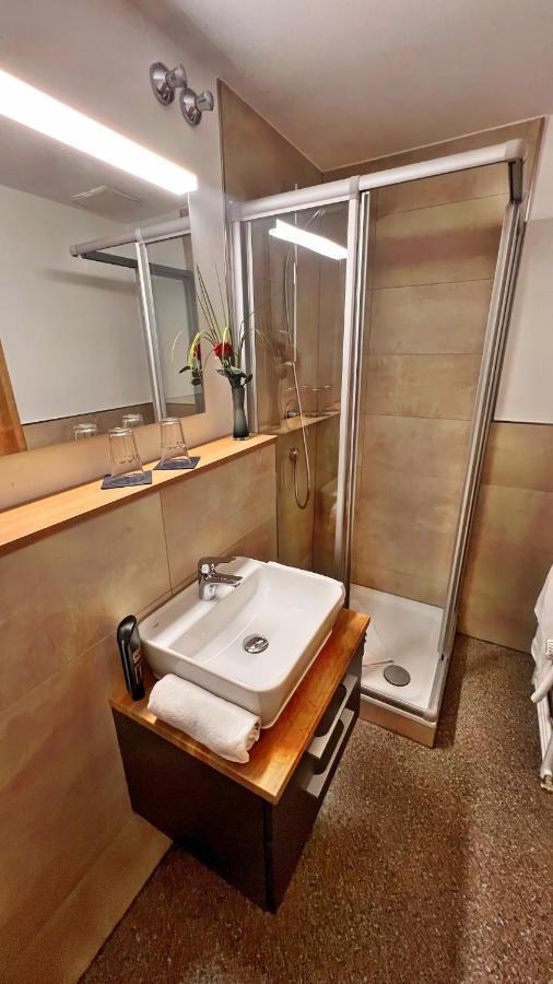 Hotel Zu Den Drei Kronen Seligenstadt Esterno foto