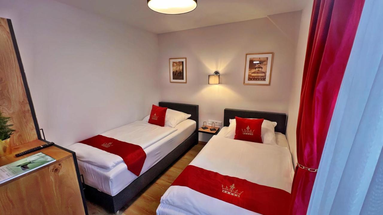 Hotel Zu Den Drei Kronen Seligenstadt Esterno foto