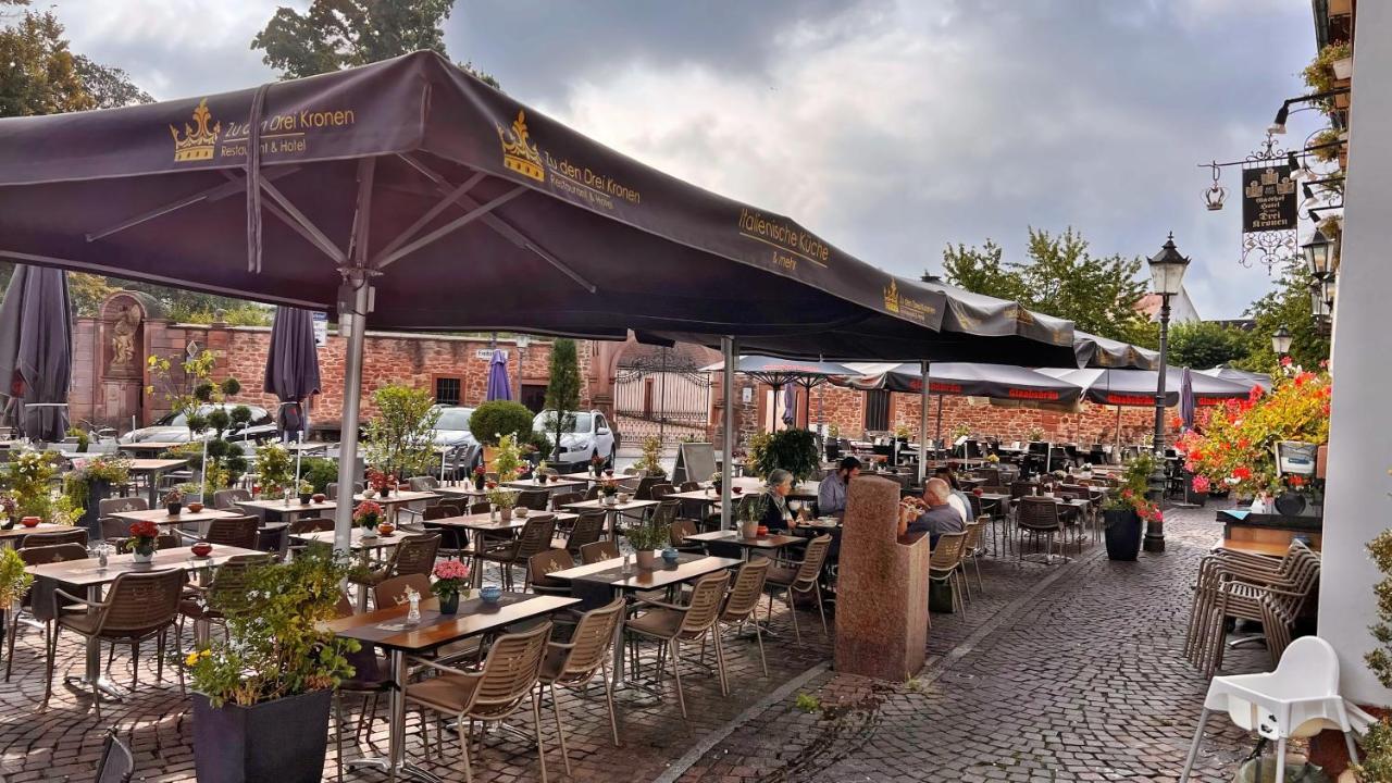 Hotel Zu Den Drei Kronen Seligenstadt Esterno foto