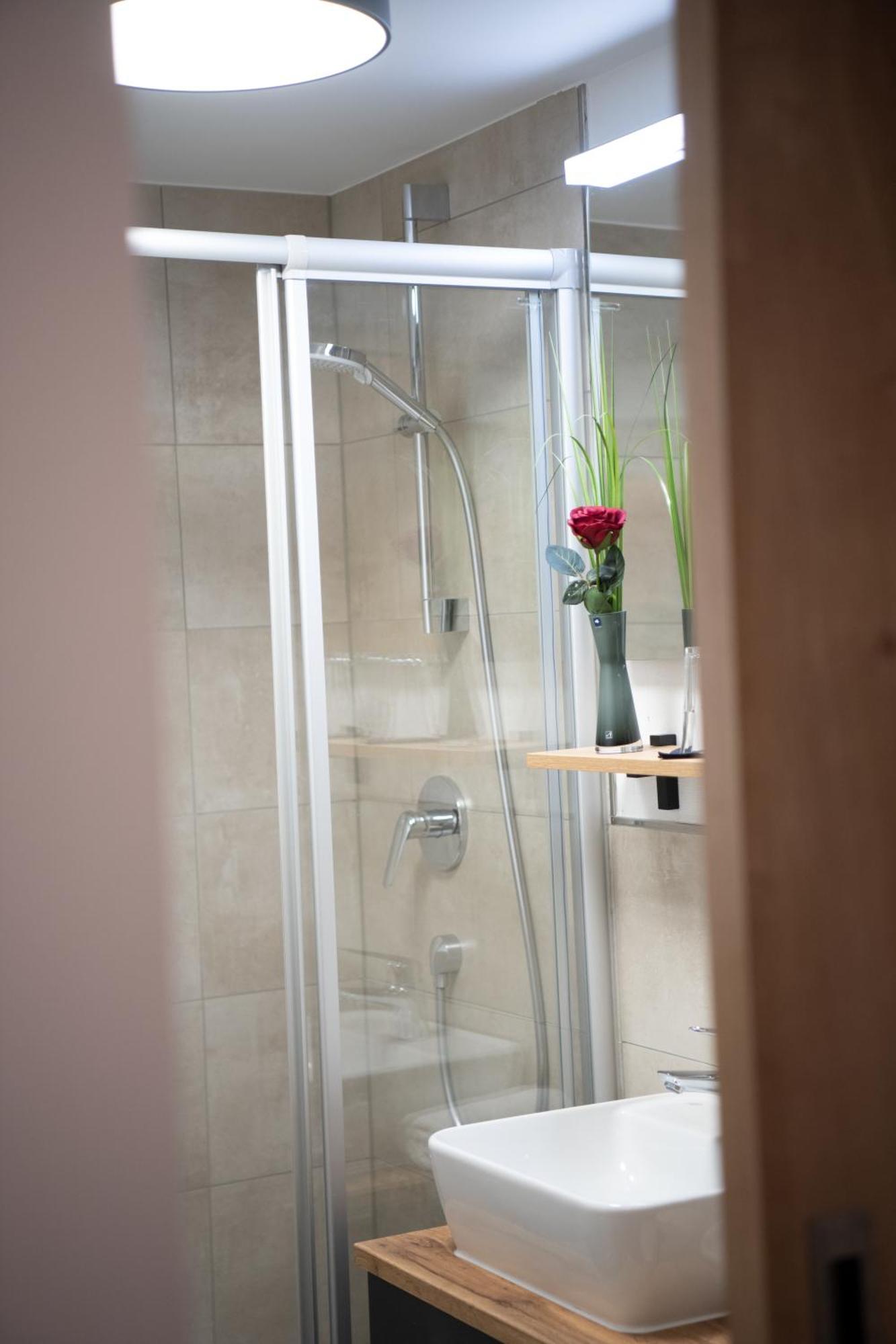 Hotel Zu Den Drei Kronen Seligenstadt Esterno foto