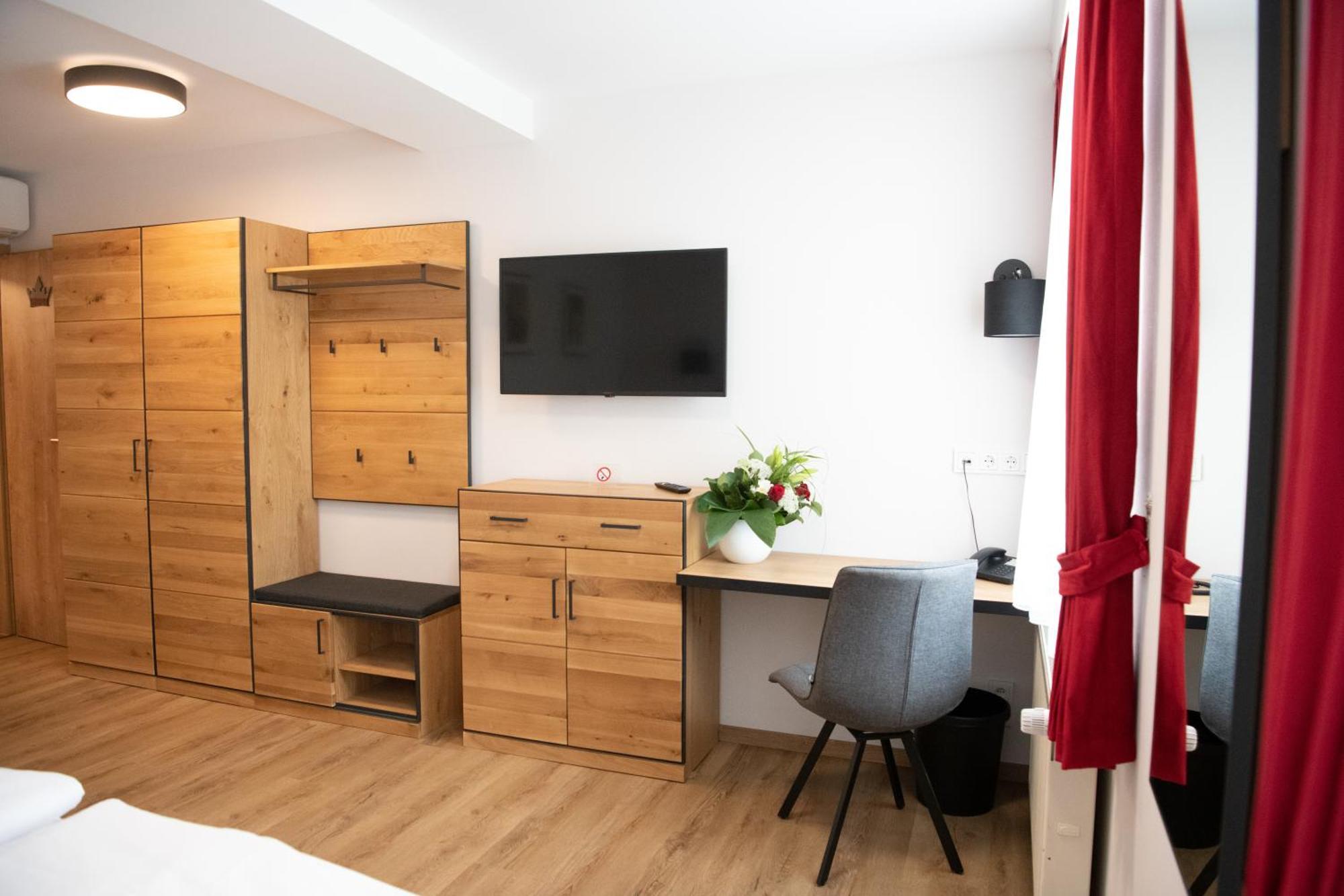 Hotel Zu Den Drei Kronen Seligenstadt Esterno foto
