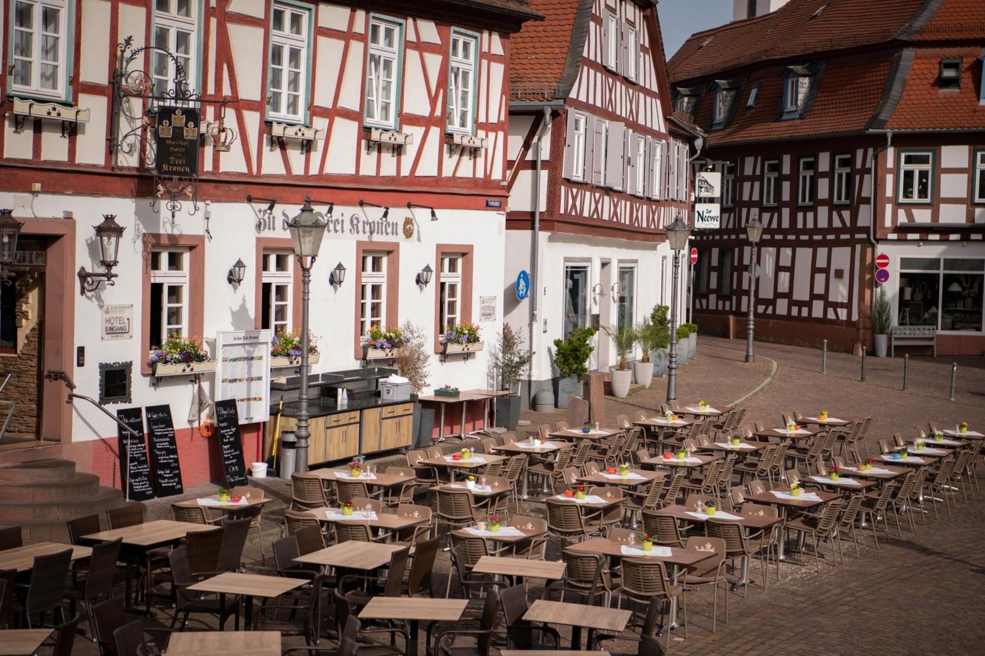 Hotel Zu Den Drei Kronen Seligenstadt Esterno foto