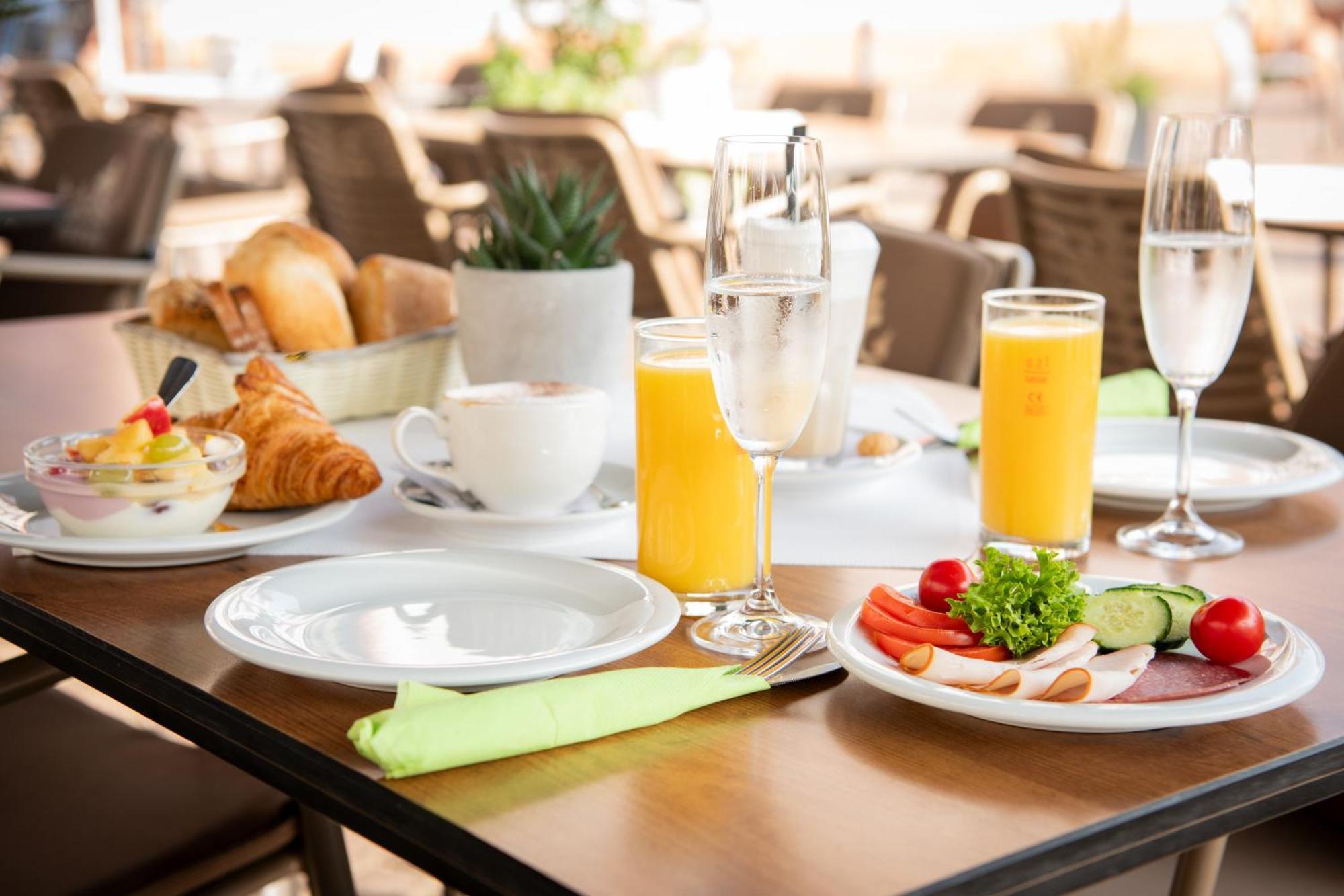 Hotel Zu Den Drei Kronen Seligenstadt Esterno foto