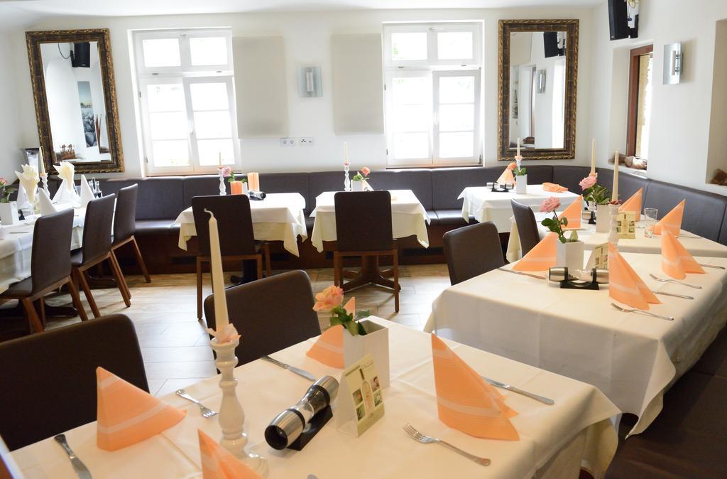 Hotel Zu Den Drei Kronen Seligenstadt Esterno foto